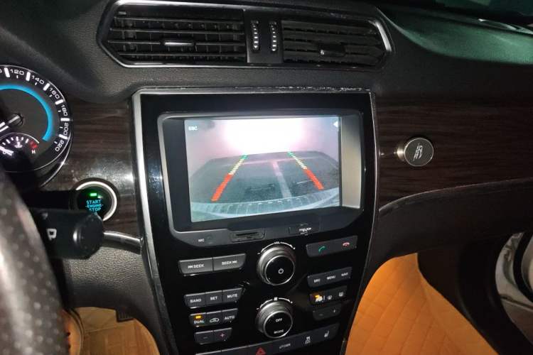 Used Haval H2 2016 Red-Label 1.5T Automatic Two-Wheel Drive Luxury Model Audio And AC Panel