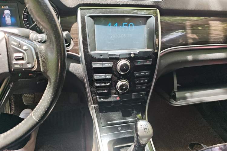 Used Haval H2 2016 Red Label 1.5T Manual Two-Wheel Drive Elite Model Audio And AC Panel
