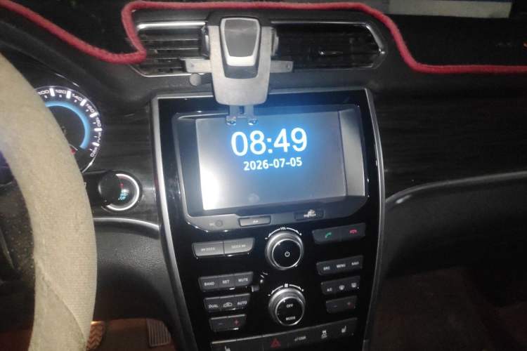 Used Haval H2 2016 Red-Label 1.5T Automatic Two-Wheel Drive Luxury Model Audio And AC Panel