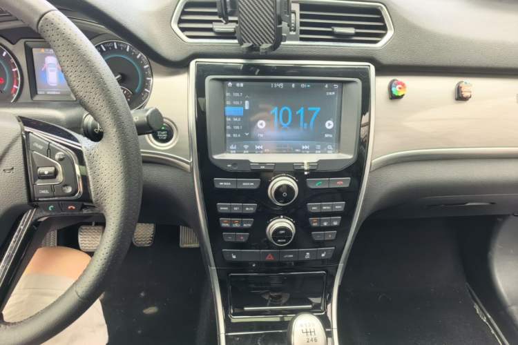 Used Haval H2 2016 Red-Label 1.5T Manual Two-Wheel Drive Luxury Model Audio And AC Panel