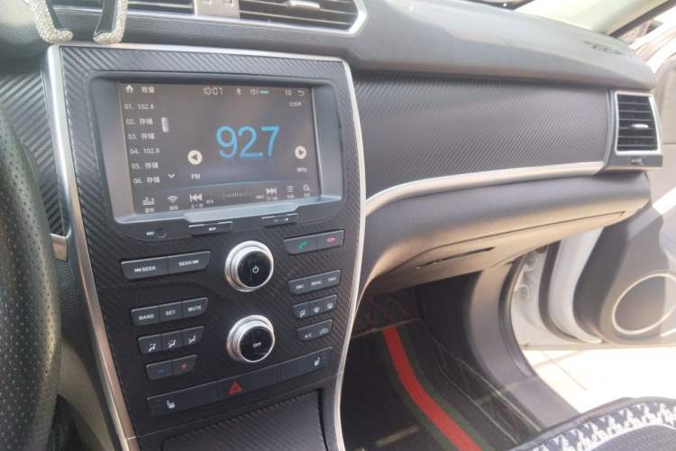 Used Haval H2 2016 Red-Label 1.5T Manual Two-Wheel Drive Comfort Model Audio And AC Panel