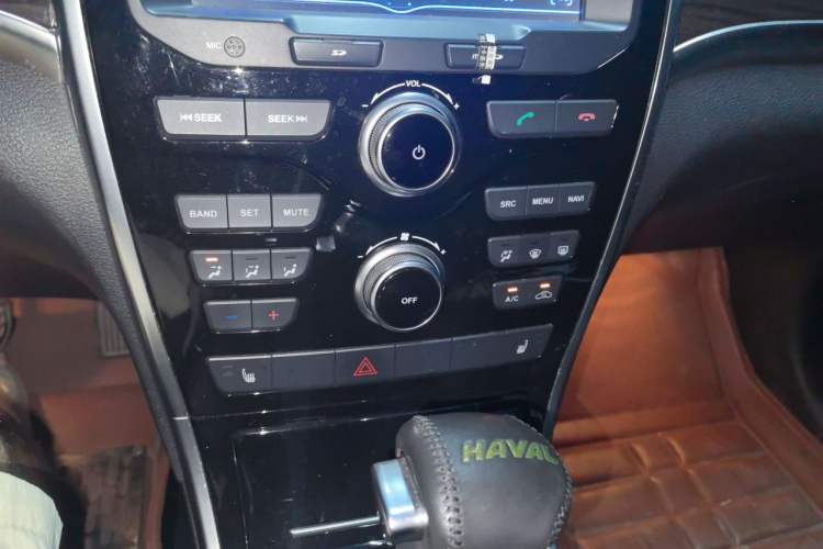 Used Haval H2 2016 Red Label 1.5T Automatic Two-Wheel Drive Elite Model Audio And AC Panel