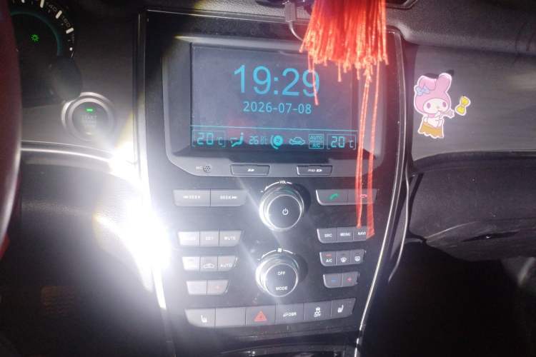 Used Haval H2 2016 Red-Label 1.5T Manual Two-Wheel Drive Luxury Model Audio And AC Panel