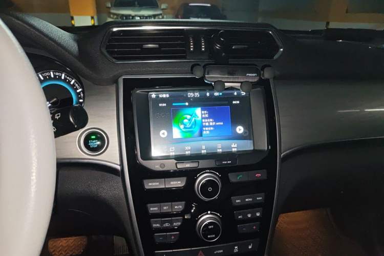 Used Haval H2 2016 Red-Label 1.5T Automatic Two-Wheel Drive Luxury Model Audio And AC Panel