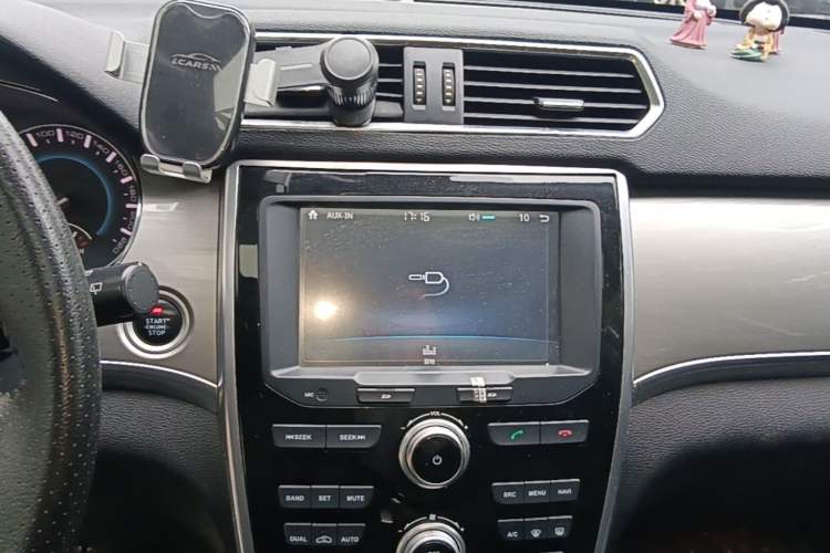 Used Haval H2 2016 Red-Label 1.5T Automatic Two-Wheel Drive Luxury Model Audio And AC Panel