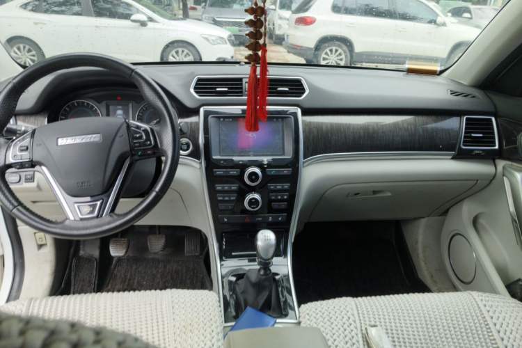 Used Haval H2 2016 Red-Label 1.5T Manual Two-Wheel Drive Luxury Model Audio And AC Panel