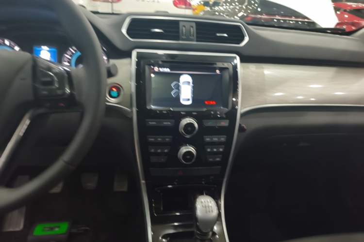 Used Haval H2 2016 Red-Label 1.5T Manual Two-Wheel Drive Comfort Model Audio And AC Panel