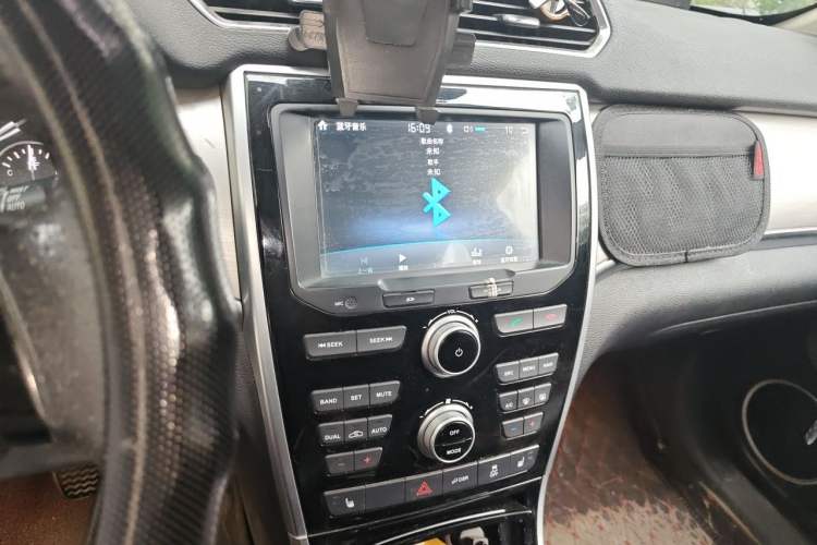 Used Haval H2 2016 Red-Label 1.5T Manual Two-Wheel Drive Luxury Model Audio And AC Panel