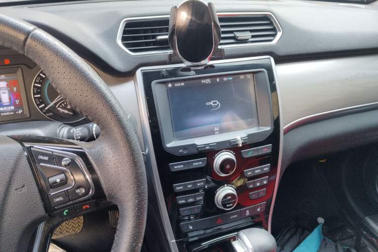 Used Haval H2 2016 Red-Label 1.5T Automatic Two-Wheel Drive Luxury Model Audio And AC Panel