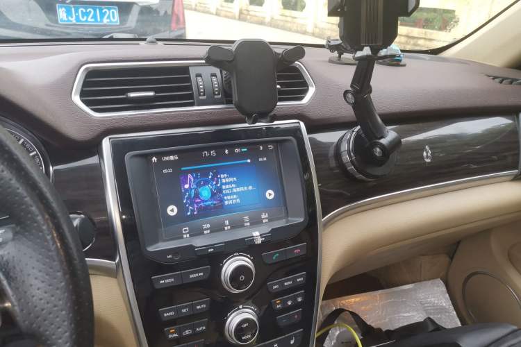 Used Haval H2 2016 Red-Label 1.5T Manual Two-Wheel Drive Luxury Model Audio And AC Panel