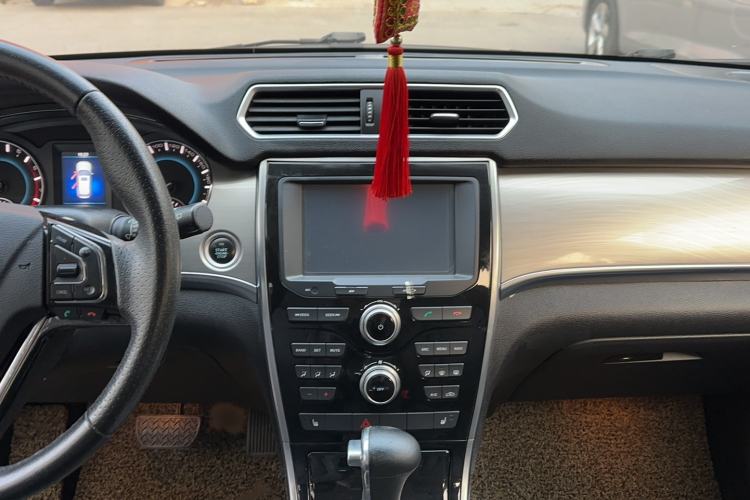 Used Haval H2 2016 Red Label 1.5T Automatic Two-Wheel Drive Elite Model Audio And AC Panel