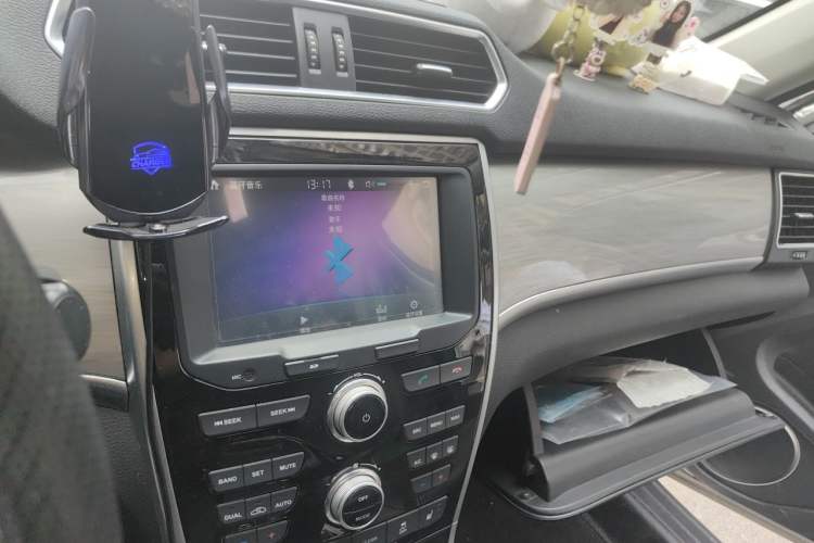 Used Haval H2 2016 Red-Label 1.5T Automatic Two-Wheel Drive Luxury Model Audio And AC Panel