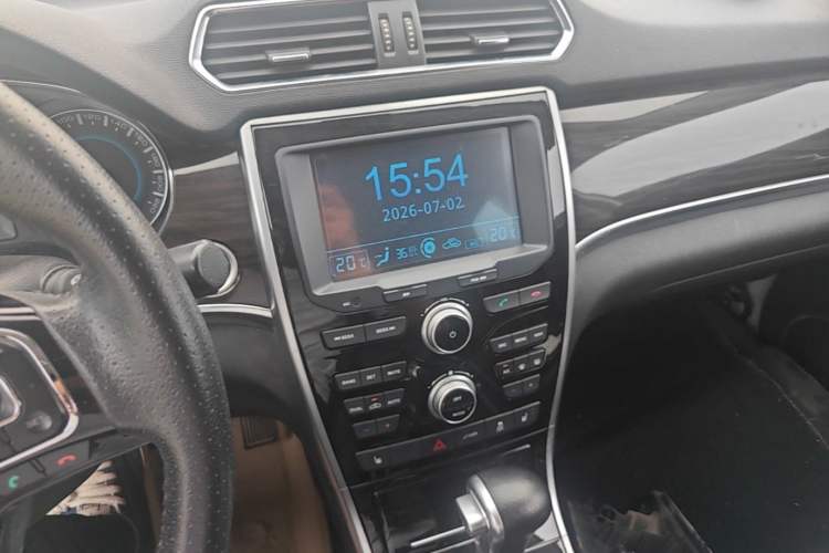 Used Haval H2 2016 Red-Label 1.5T Automatic Two-Wheel Drive Luxury Model Audio And AC Panel