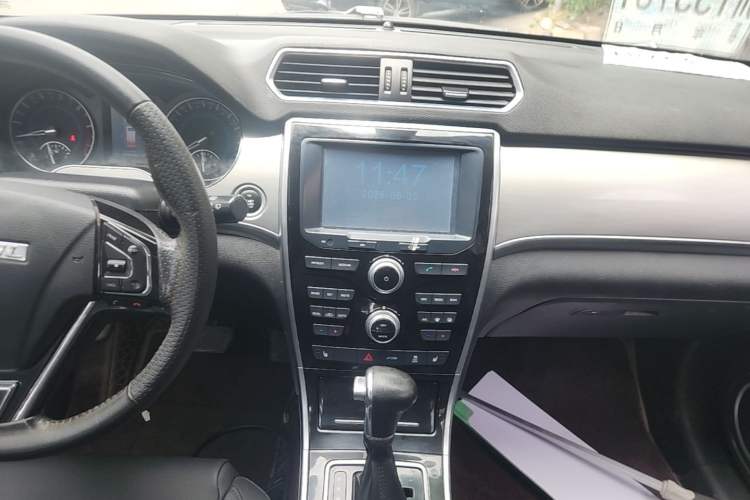 Used Haval H2 2016 Red-Label 1.5T Automatic Two-Wheel Drive Luxury Model Audio And AC Panel