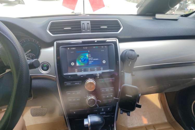 Used Haval H2 2016 Red-Label 1.5T Automatic Two-Wheel Drive Luxury Model Audio And AC Panel
