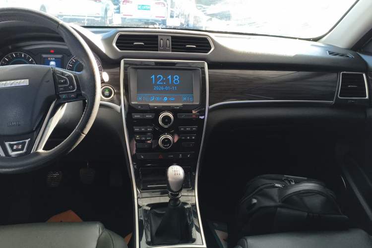 Used Haval H2 2016 Red-Label 1.5T Manual Two-Wheel Drive Luxury Model Audio And AC Panel