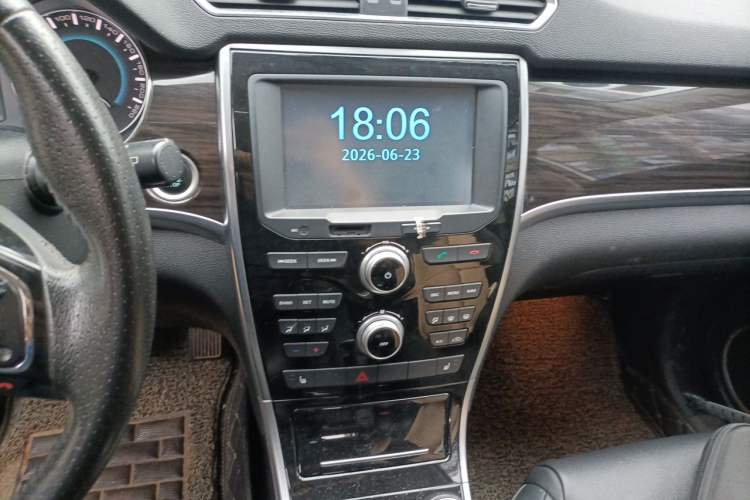 Used Haval H2 2016 Red-Label 1.5T Manual Two-Wheel Drive Comfort Model Audio And AC Panel