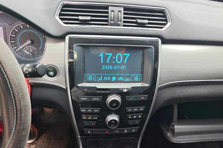 Used Haval H2 2016 Red-Label 1.5T Manual Two-Wheel Drive Luxury Model Audio And AC Panel