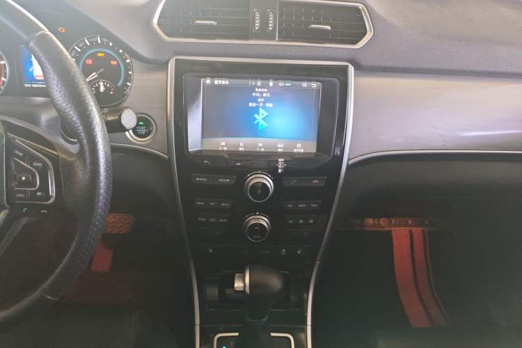 Used Haval H2 2016 Red Label 1.5T Automatic Two-Wheel Drive Prestige Model Audio And AC Panel