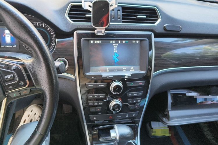 Used Haval H2 2016 Red-Label 1.5T Automatic Two-Wheel Drive Luxury Model Audio And AC Panel