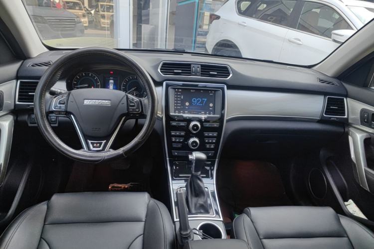 Used Haval H2 2016 Red Label 1.5T Automatic Two-Wheel Drive Elite Model Center Console