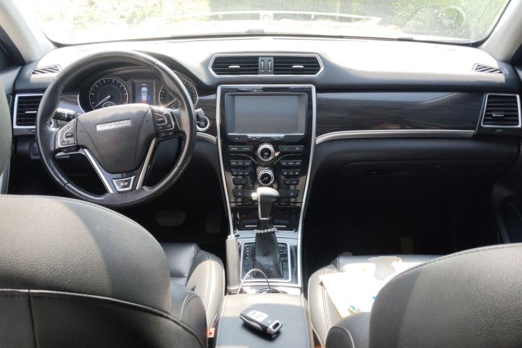 Used Haval H2 2016 Red Label 1.5T Automatic Two-Wheel Drive Elite Model Center Console
