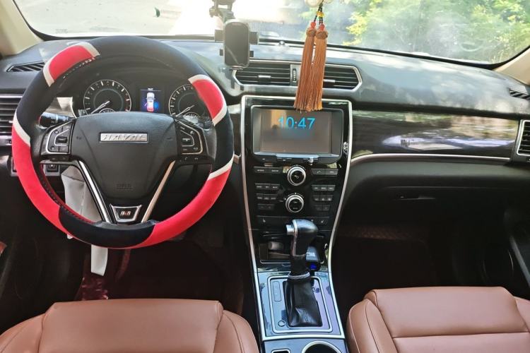 Used Haval H2 2016 Red-Label 1.5T Automatic Two-Wheel Drive Luxury Model Center Console