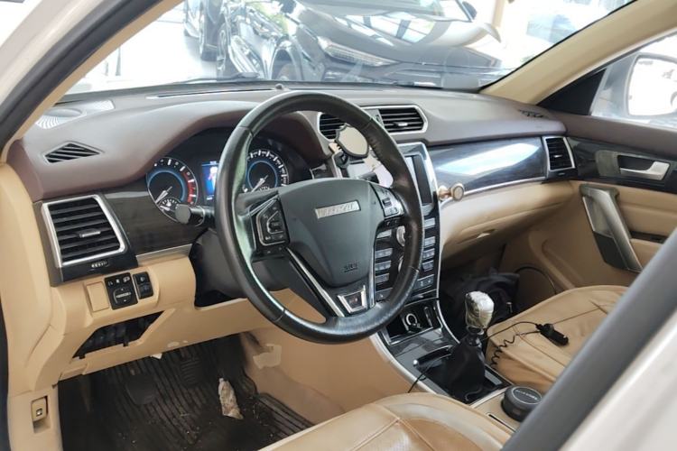 Used Haval H2 2016 Red-Label 1.5T Manual Two-Wheel Drive Luxury Model Center Console