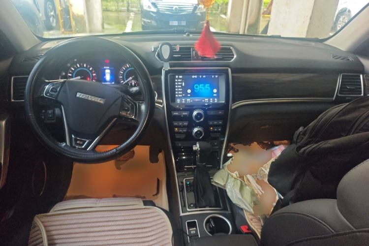 Used Haval H2 2016 Red-Label 1.5T Automatic Two-Wheel Drive Luxury Model Center Console