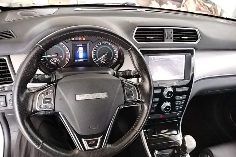 Used Haval H2 2016 Red Label 1.5T Manual Two-Wheel Drive Elite Model Center Console