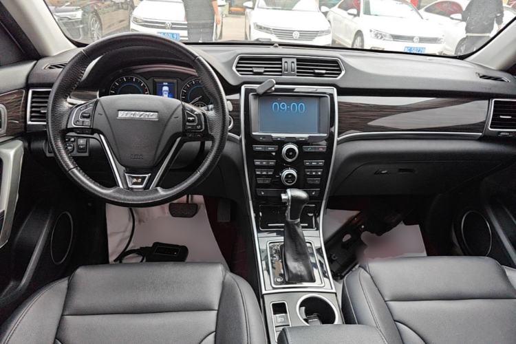 Used Haval H2 2016 Red-Label 1.5T Automatic Two-Wheel Drive Luxury Model Center Console