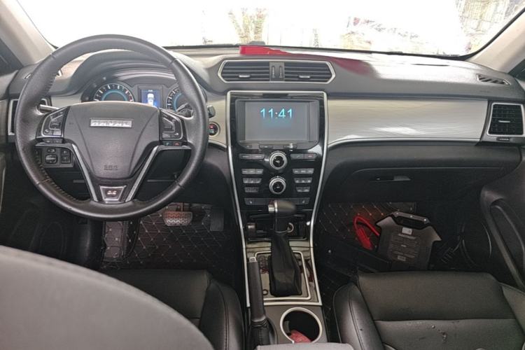 Used Haval H2 2016 Red Label 1.5T Automatic Two-Wheel Drive Elite Model Center Console