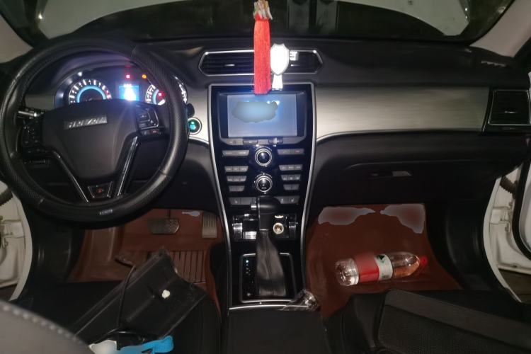 Used Haval H2 2016 Red-Label 1.5T Automatic Two-Wheel Drive Luxury Model Center Console