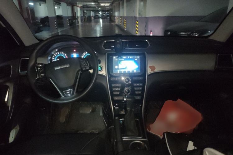 Used Haval H2 2016 Red-Label 1.5T Automatic Two-Wheel Drive Luxury Model Center Console