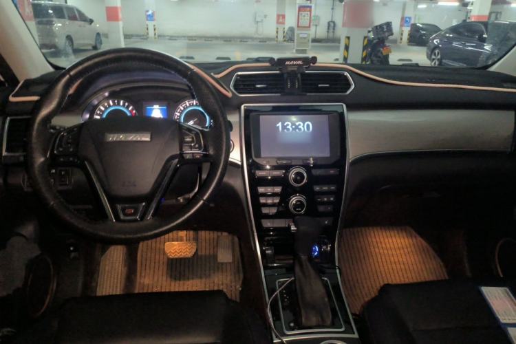Used Haval H2 2016 Red-Label 1.5T Automatic Two-Wheel Drive Luxury Model Center Console