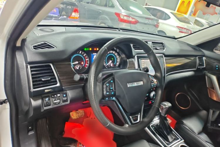 Used Haval H2 2016 Red-Label 1.5T Automatic Two-Wheel Drive Luxury Model Center Console