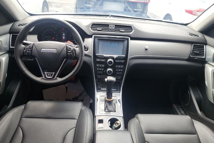 Used Haval H2 2016 Red-Label 1.5T Automatic Two-Wheel Drive Luxury Model Center Console