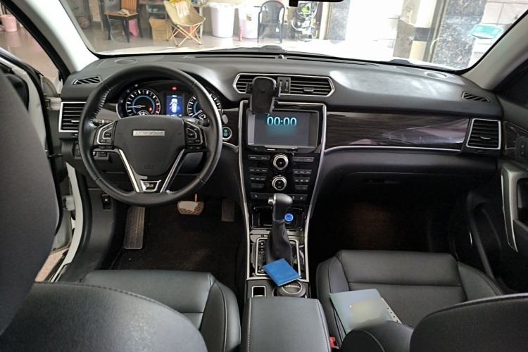 Used Haval H2 2016 Red-Label 1.5T Automatic Two-Wheel Drive Luxury Model Center Console