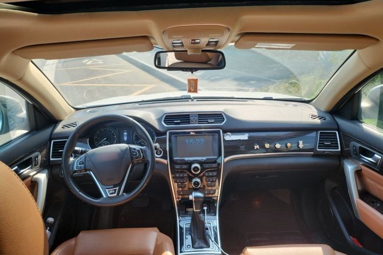 Used Haval H2 2016 Red Label 1.5T Automatic Two-Wheel Drive Prestige Model Center Console