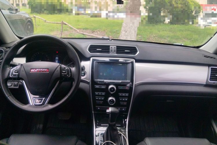 Used Haval H2 2016 Red-Label 1.5T Automatic Two-Wheel Drive Luxury Model Center Console