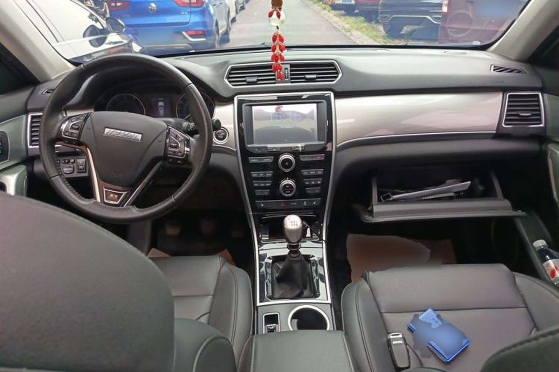 Used Haval H2 2016 Red-Label 1.5T Manual Two-Wheel Drive Luxury Model Center Console