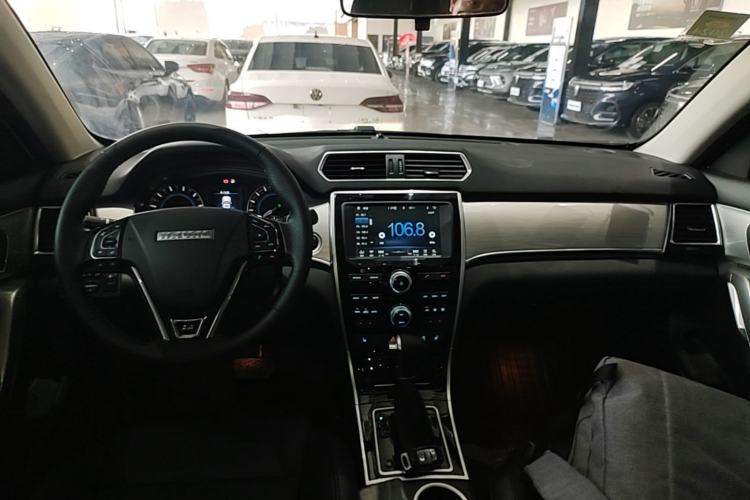 Used Haval H2 2016 Red-Label 1.5T Automatic Two-Wheel Drive Luxury Model Center Console