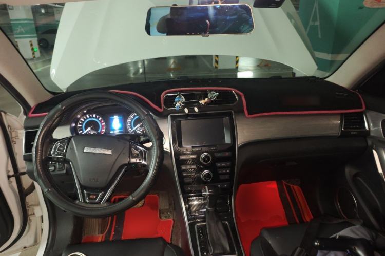 Used Haval H2 2016 Red-Label 1.5T Automatic Two-Wheel Drive Luxury Model Center Console