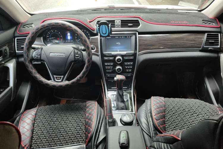 Used Haval H2 2016 Red Label 1.5T Automatic Two-Wheel Drive Elite Model Center Console