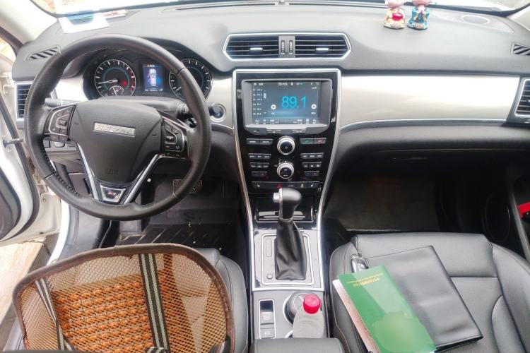 Used Haval H2 2016 Red-Label 1.5T Automatic Two-Wheel Drive Luxury Model Center Console