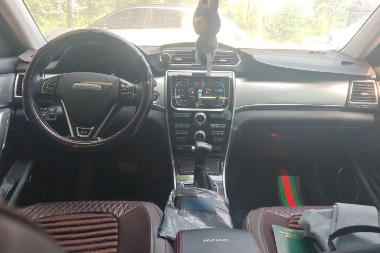 Used Haval H2 2016 Red-Label 1.5T Automatic Two-Wheel Drive Luxury Model Center Console