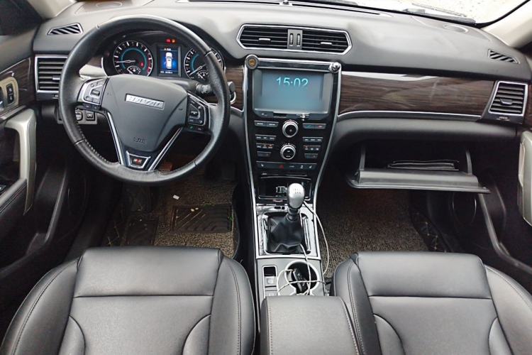 Used Haval H2 2016 Red-Label 1.5T Manual Two-Wheel Drive Luxury Model Center Console