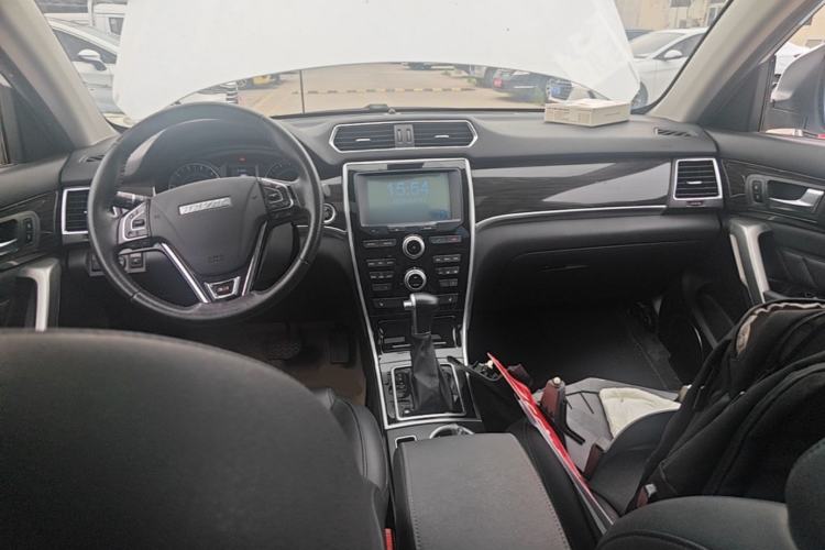 Used Haval H2 2016 Red-Label 1.5T Automatic Two-Wheel Drive Luxury Model Center Console