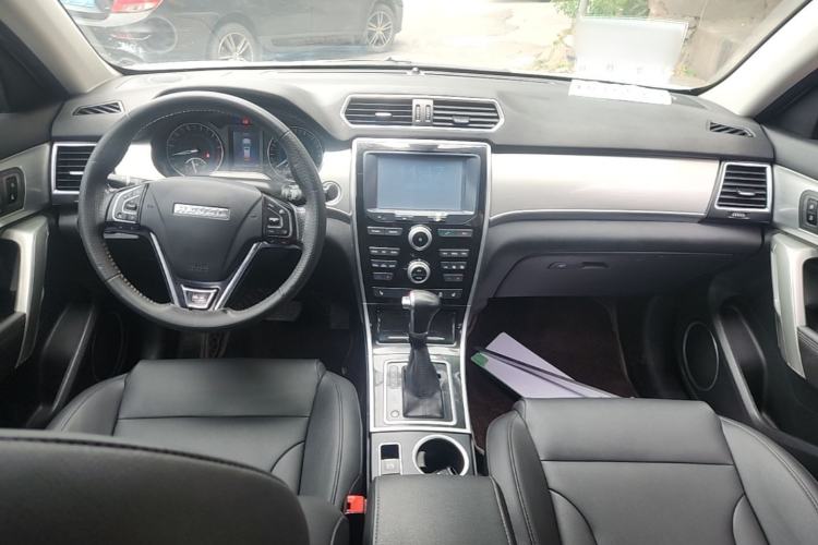 Used Haval H2 2016 Red-Label 1.5T Automatic Two-Wheel Drive Luxury Model Center Console