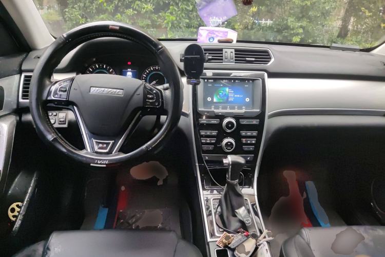 Used Haval H2 2016 Red-Label 1.5T Automatic Two-Wheel Drive Luxury Model Center Console